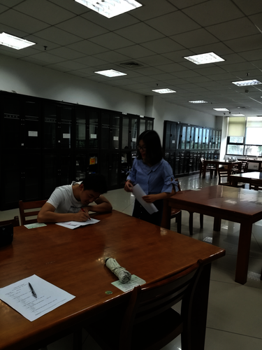 七月八日 黄色仓库
 赴西湖区“格格”学习探索小分队 图书馆的同在帮我们填写问卷