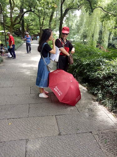 七月九日 黄色仓库
 走西湖-关注西湖十景垃圾分类问题小分队 游客采访1