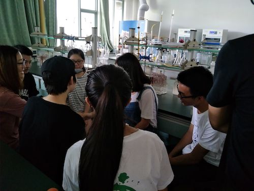 七月九日 黄色仓库
  黄色仓库
赴杭州余杭区“五水共治”调查与研究分队社会实践小分队 准备工作的会议