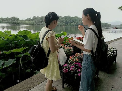 七月十九日 黄色仓库
 走西湖—关注西湖十景垃圾分类问题小分队 游客采访