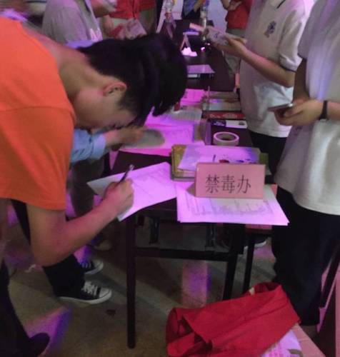 七月二十一日黄色仓库
赴余杭“因水而兴”宣传教育小分队 填写调查问卷的副本