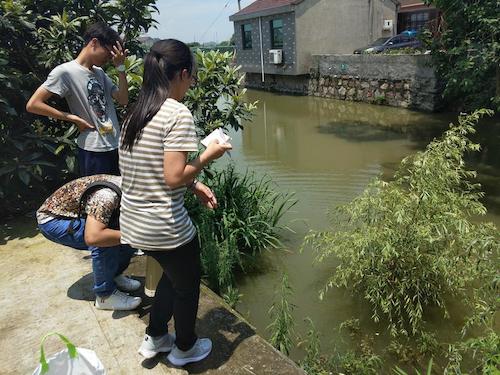 7月21日 黄色仓库
 余杭区“激浊扬清”水质检测小分队 取水及检测