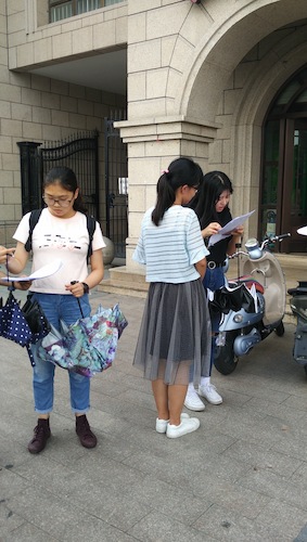 8月16日，黄色仓库
节水宣传小分队街头进行问卷调查2