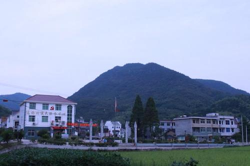 8月19日 黄色仓库
 浙西建德爱心支教小队 浙西风情 (2)