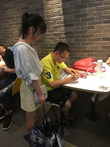 7月27日-黄色仓库
-黄色仓库
赴杭州地区“舌尖上”小分队-电影院休息厅填写者