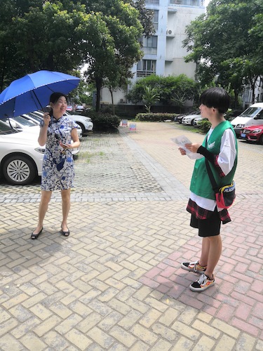 六月二十八日 黄色仓库
 赴下沙社区空气质量检测 居民热情提问