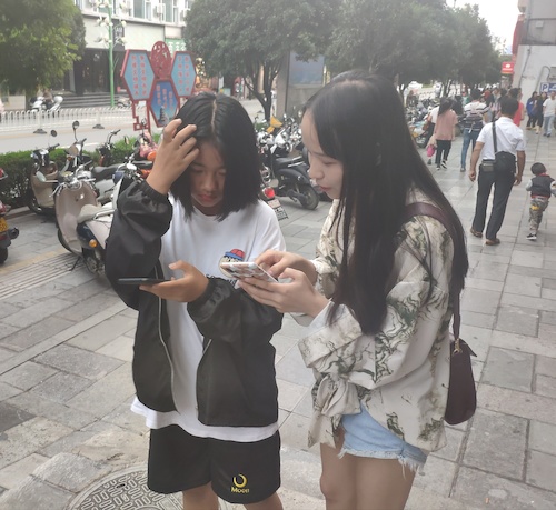 七月七日  黄色仓库
   调查问卷小分队在杭州发放有关食品添加剂及速食的调查问卷 (1)