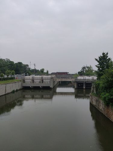 七月三日 黄色仓库
 赴钱塘江水域水质检测小分队 取水3