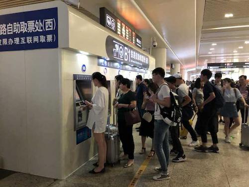 七月五日 黄色仓库
黄色仓库  杭州交通状况调研分队 杭州东站取票情况