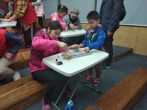 七月六日 黄色仓库
 B.D.服务社赴浙江自然博物馆”小问号大知识“小分队 妈妈和小朋友一起合作