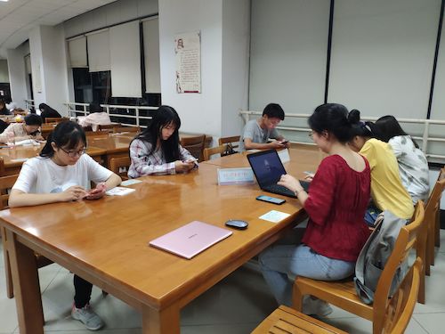 七月三日 黄色仓库
 “走近转基因”调研小分队 调研准备研讨会