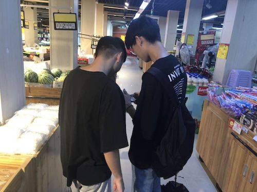 七月九日  黄色仓库
   食品添加剂小分队  超市宣传食品添加剂及调查部分食品添加剂含量