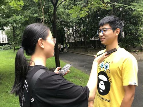 七月九日 黄色仓库
“垃圾分类推进方案”调查小分队 在采访路人