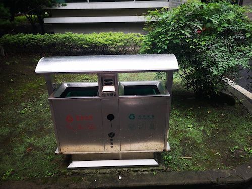 七月十二日 黄色仓库
 “垃圾分类推进方案”调查小分队 台州街道上所见的垃圾桶