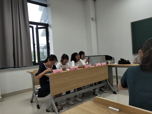 七月三日 黄色仓库
 “走近转基因”科普小分队 正方