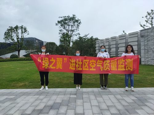 7月8日 黄色仓库
 绿之翼测甲醛小分队 团队照（指导老师吕晶晶老师）