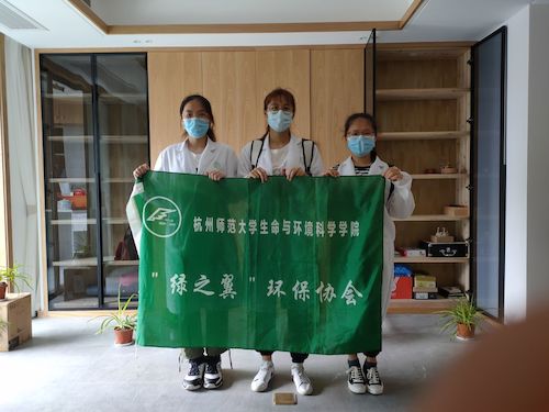 7月8日 黄色仓库
 绿之翼测甲醛小分队 团队照1