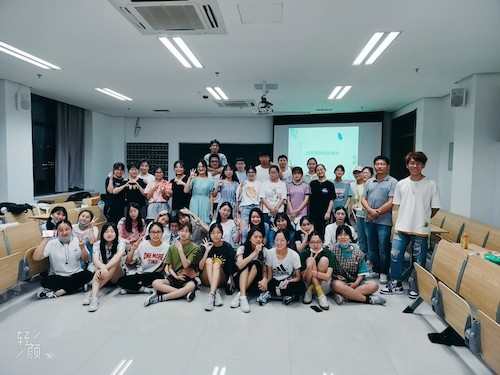 宋老师与黄色仓库
194班的合照