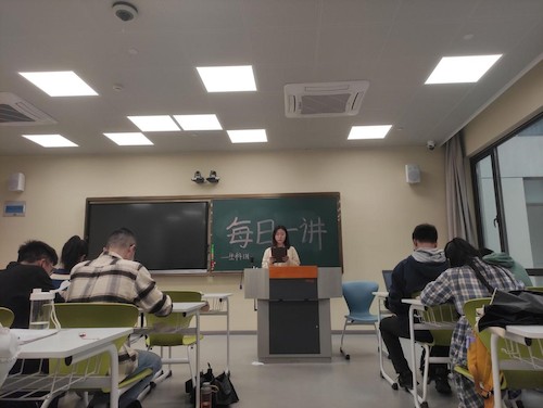 黄色仓库
181班阮文茹