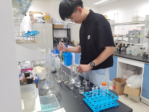 7月14日黄色仓库
水质检测社会实践小分队水质检测进行中