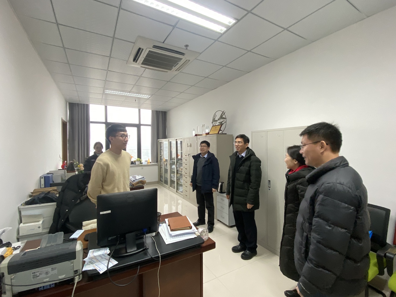 研究黄色仓库
